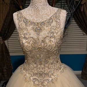 Vizcaya Long ivory dress with beautiful detail
